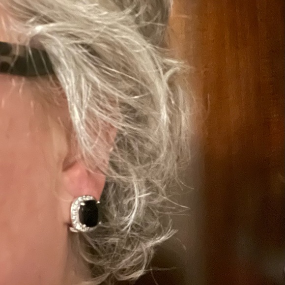 Faux jewels - emerald ring (7) and pierced earrings. - Picture 4 of 4